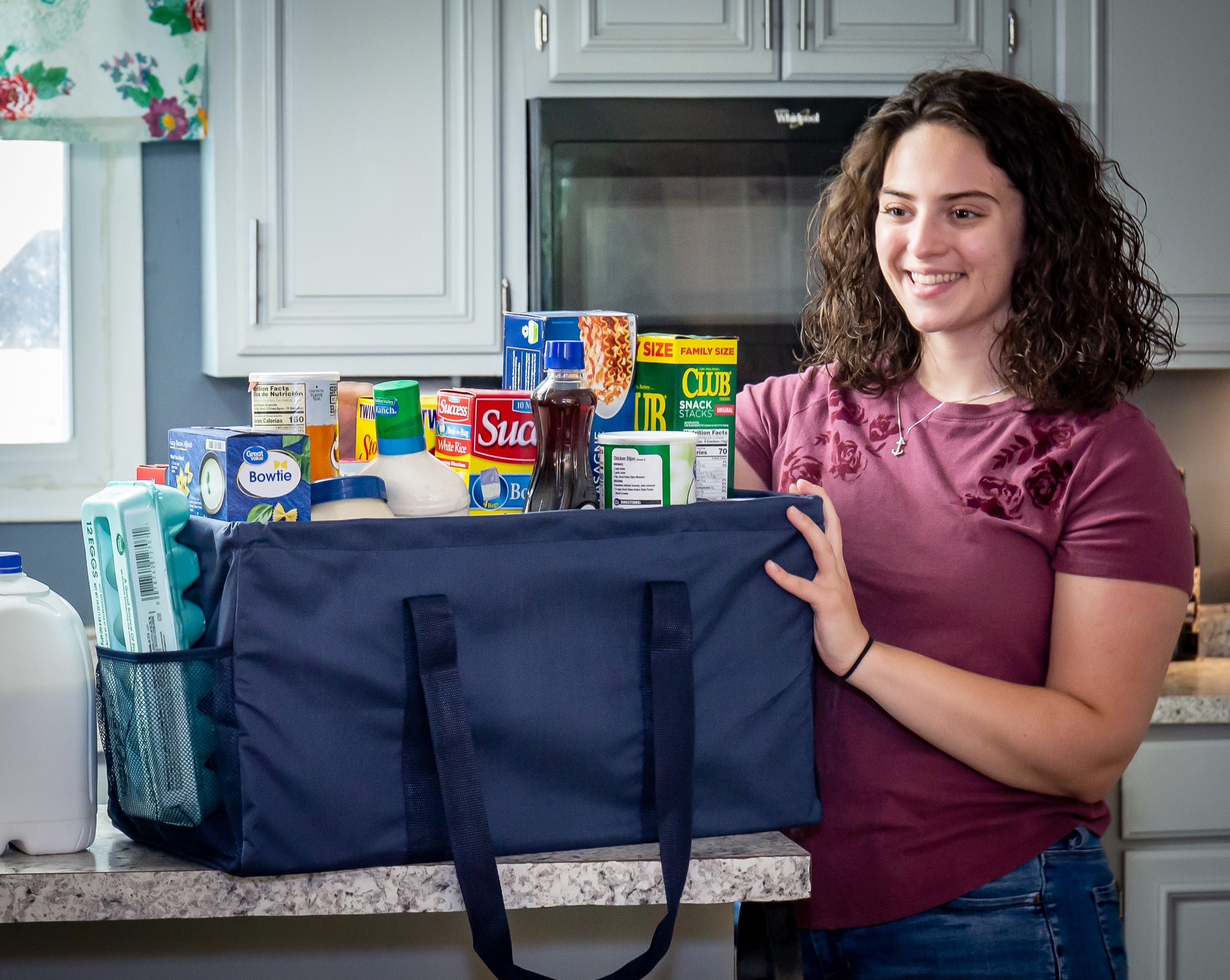 What's in our Pool Bag?!  Thirty-One Small Utility Tote